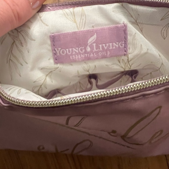 Young Living Travel Bag for Essential Oils - Picture 2 of 5